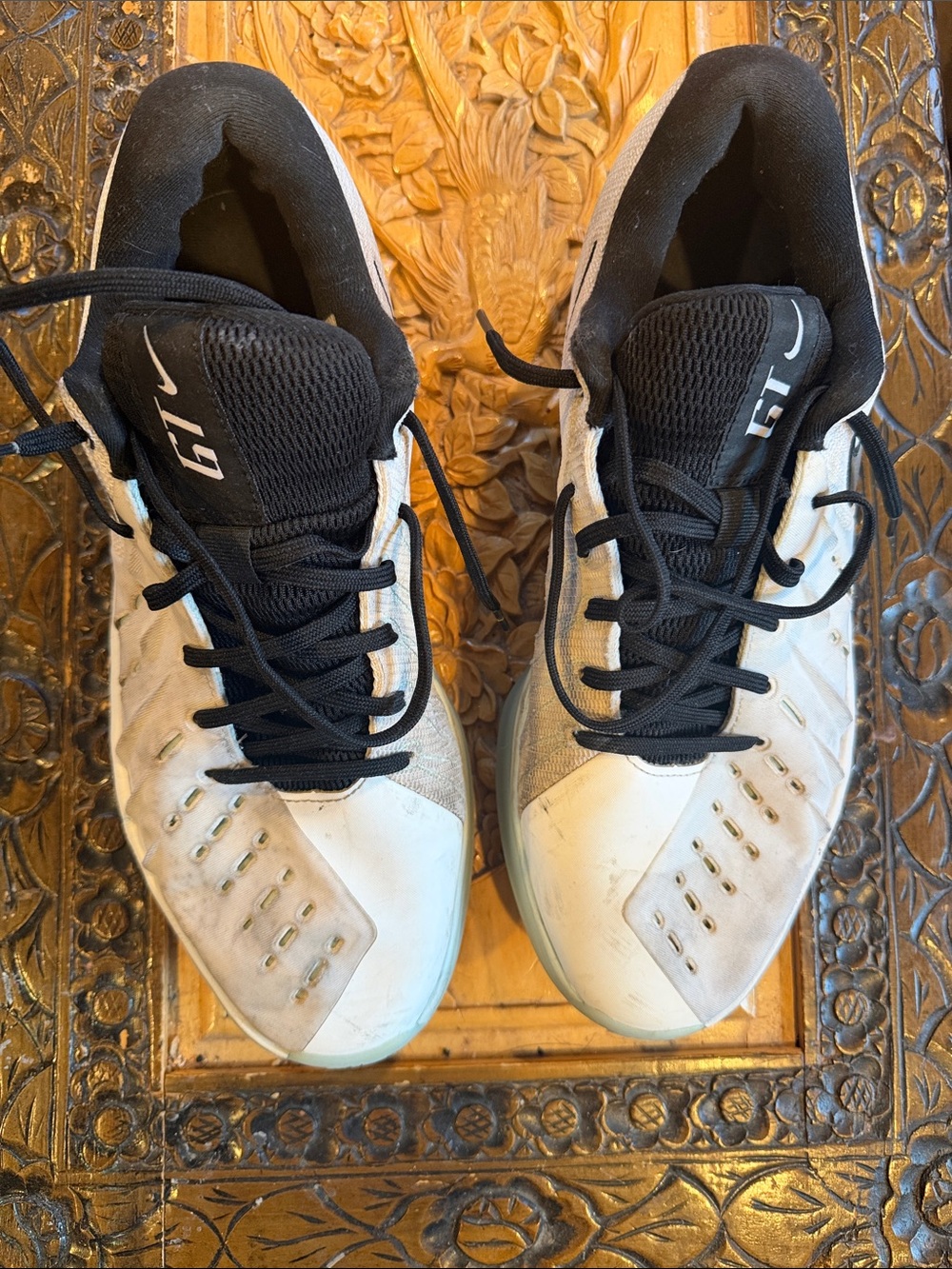 Nike Men’s White and Black Athletic Shoes with Cushioning